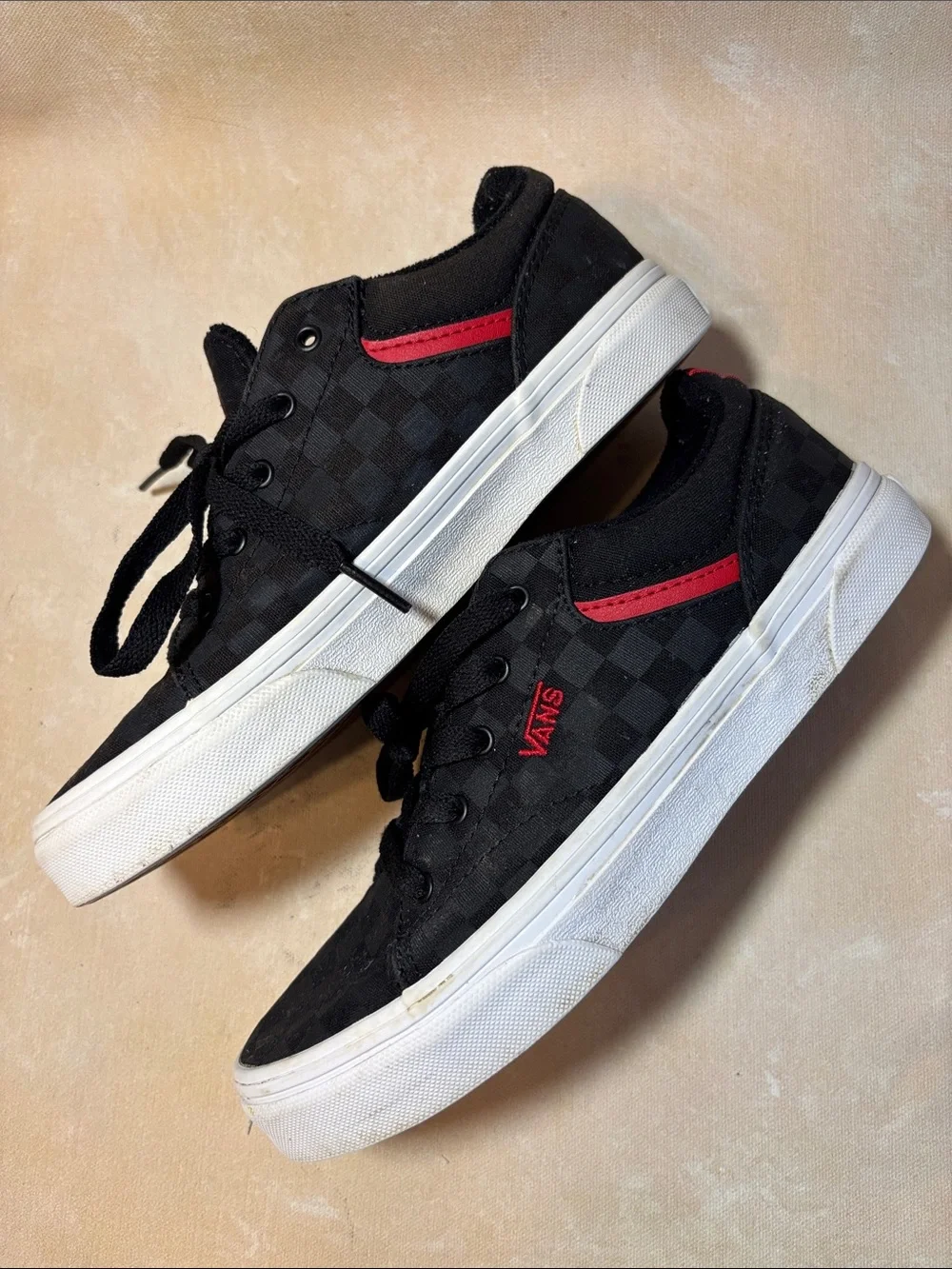 Vans Kids Seldan Black and Red Checkerboard Sneakers, skate shoes, size 4 Youth